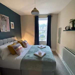  Apartment Stylish 2br Getaway Near Bath's Spots! United Kingdom